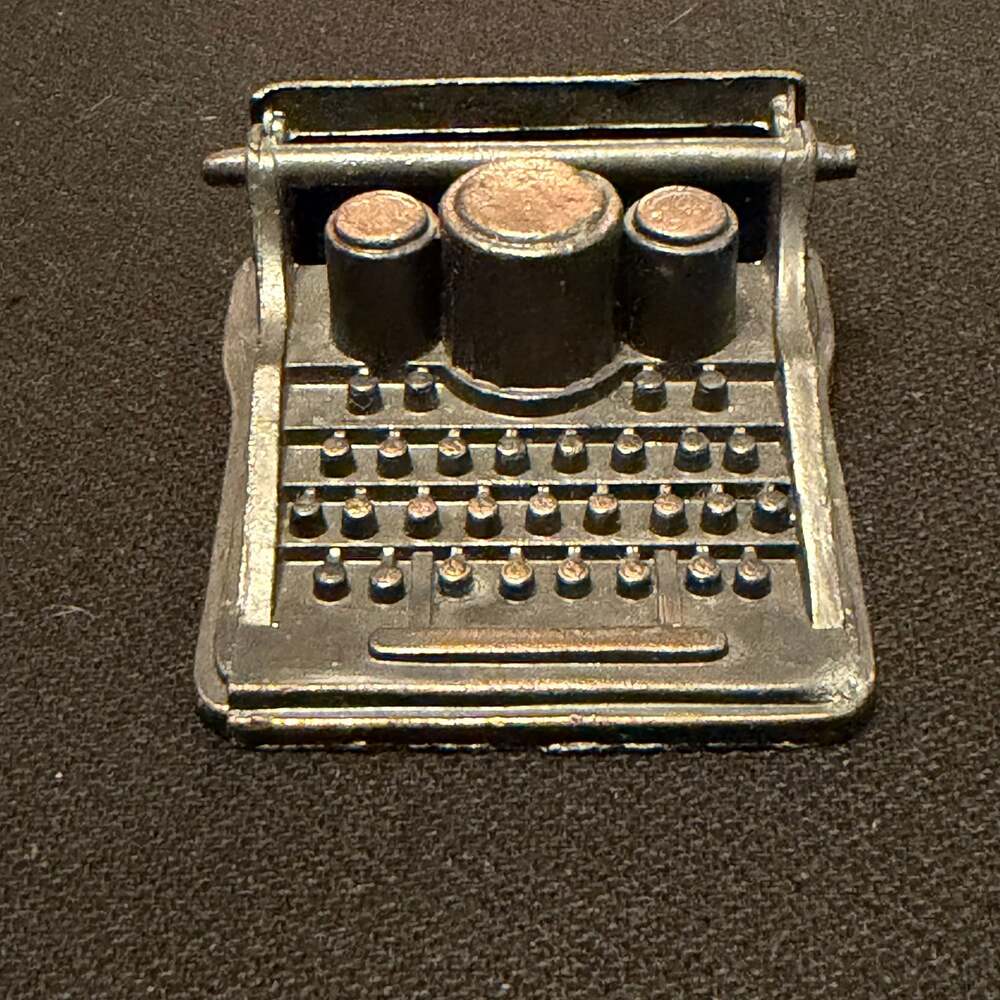 Durham Industries 1975 Collectible Typewriter Pencil Sharpener 2”x3”